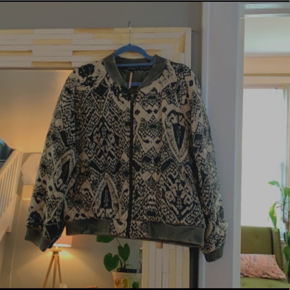 Light Weight Jacket - Picture 2 of 4